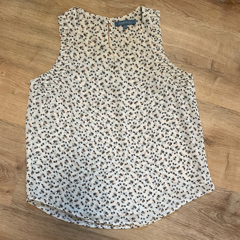 Sleeveless lined floral blouse